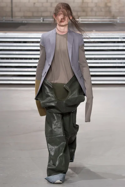 Look 32